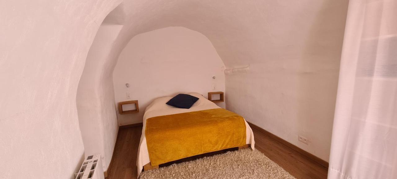 Les Studios De St Guilhem Saint-Guilhem-le-Desert Exterior foto